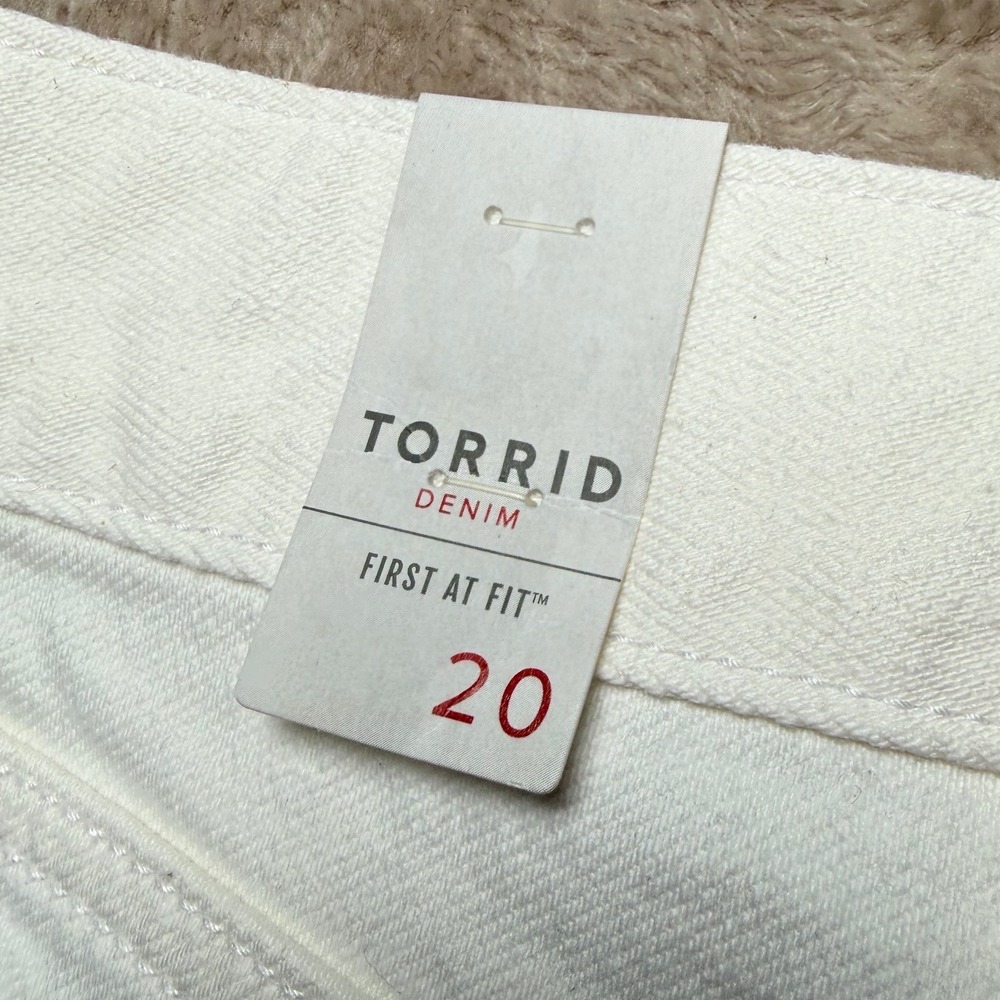 Torrid First At Fit White Distressed Denim Shorts Plus Size 20 Button Fly Summer - Picture 5 of 5